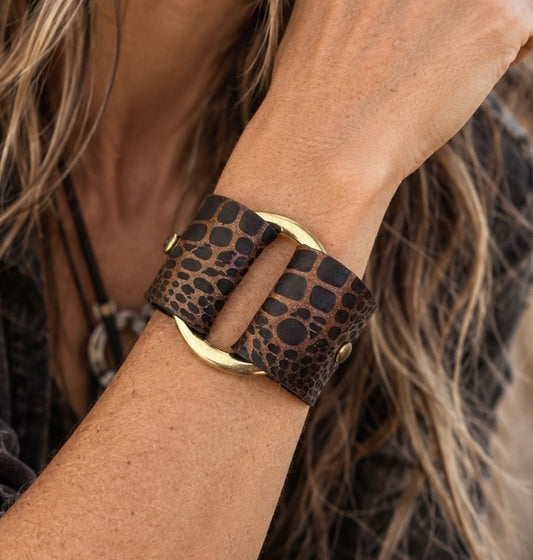 Mesa Wide - Croc Brass Ring Leather Cuff